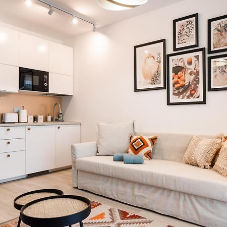 Wola Cosy White Apartment Warsaw Exterior photo