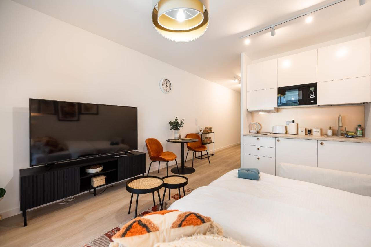 Wola Cosy White Apartment Warsaw Exterior photo