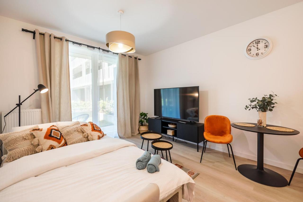 Wola Cosy White Apartment Warsaw Exterior photo